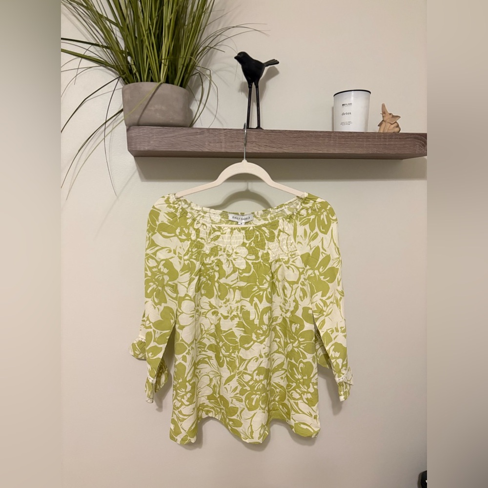 Emily Daniels boho Green and Cream Floral Blouse nwt